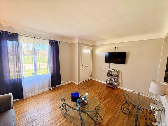 2nd image of 23349 Roxana Ave