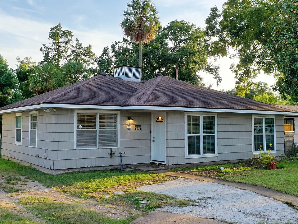 8639 Sonneville Dr
