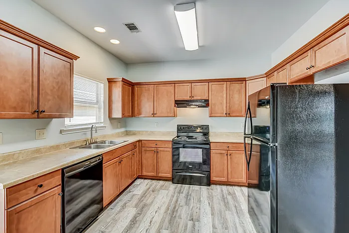 1218 Savannah Ln — Photo 4