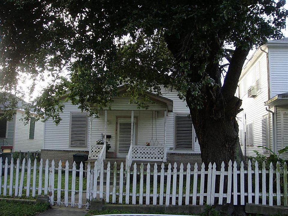 1st image of 3712 Avenue N 1/2