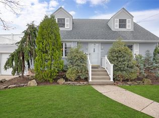 330 Pennsylvania Ave, Massapequa Park, NY 11762