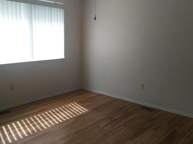 6 Manitou Ct — Photo 2