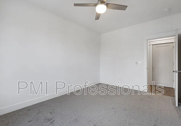 909 E State St — Photo 12