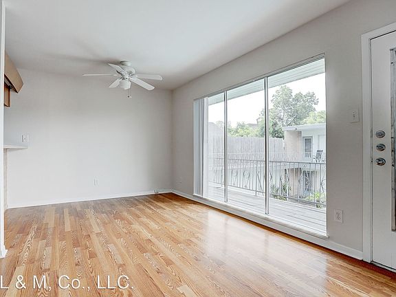 5th image of 3703 Roseland St APT 16
