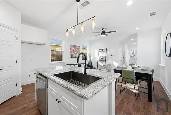 1104 E Annie St — Photo 11