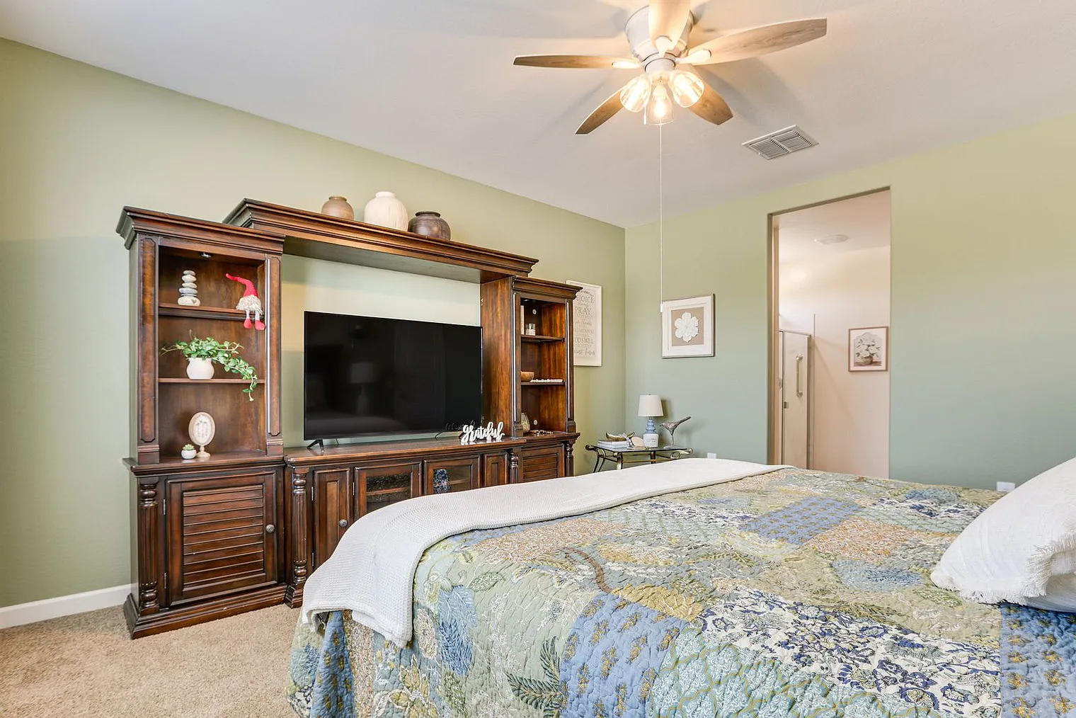 3 bed, 2.0 bath, 1840 sqft, $5,225 — Photo 4
