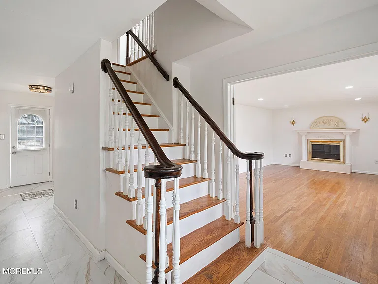 10 Monroe Ct — Photo 6