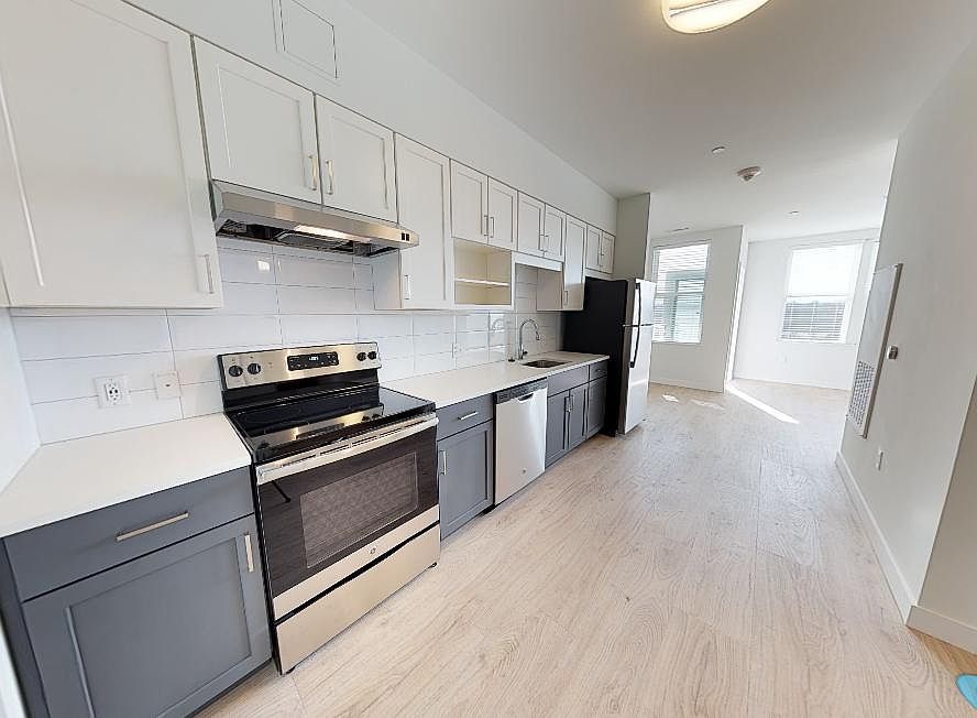 1st image of 12 Patriot Pkwy #18