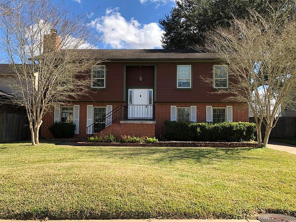 1st image of 2819 Country Place Dr