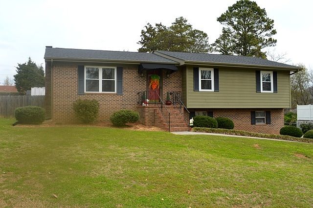 1st image of 141 Leaf Dr NW
