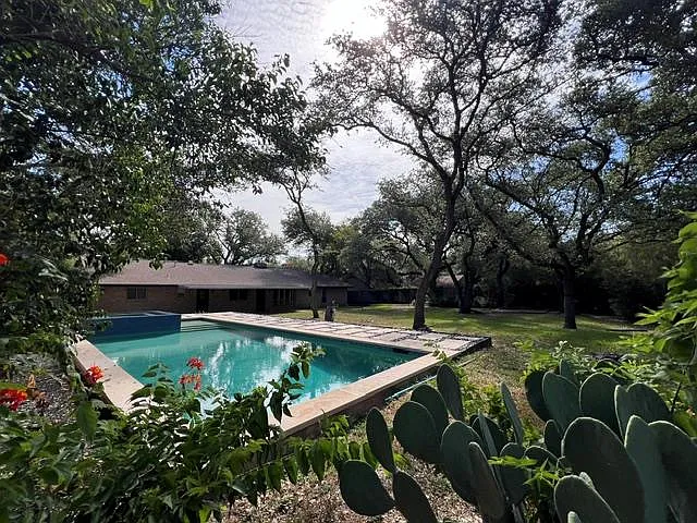 3803 Greystone Dr — Photo 2