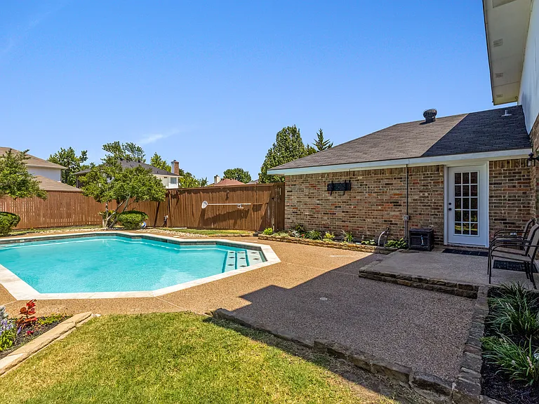 6906 Graham Dr — Photo 21