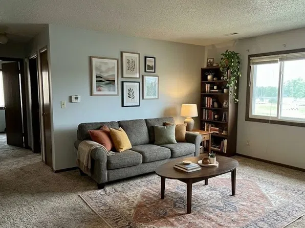1303 Ravenwood Rd, 1303 Ravenwood Rd APT 1, Waterloo, IA 50702