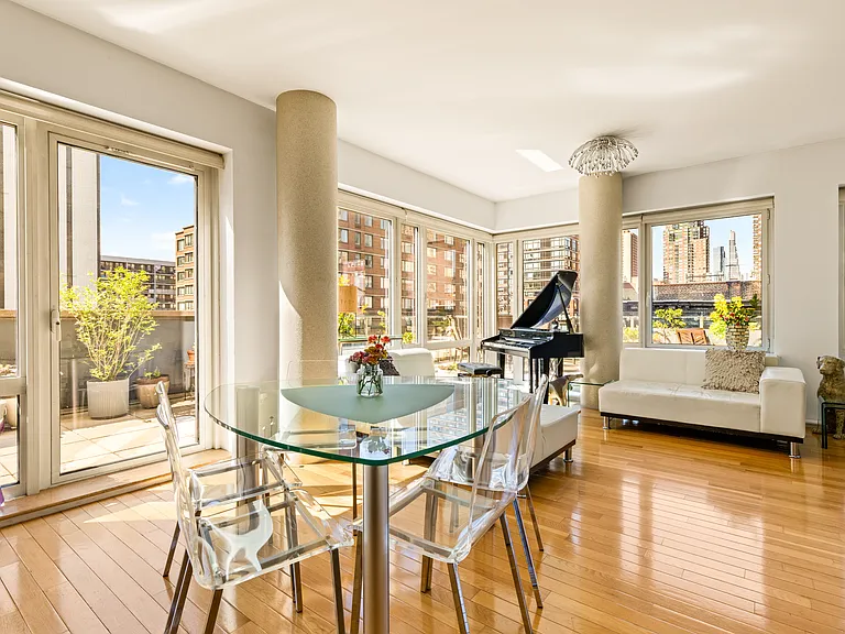 454 W 54th St #7B — Photo 7