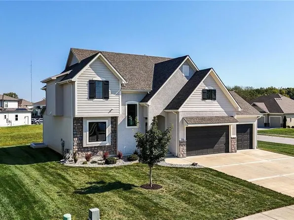 1916 NE Park Ridge Dr, Lees Summit, MO 64064