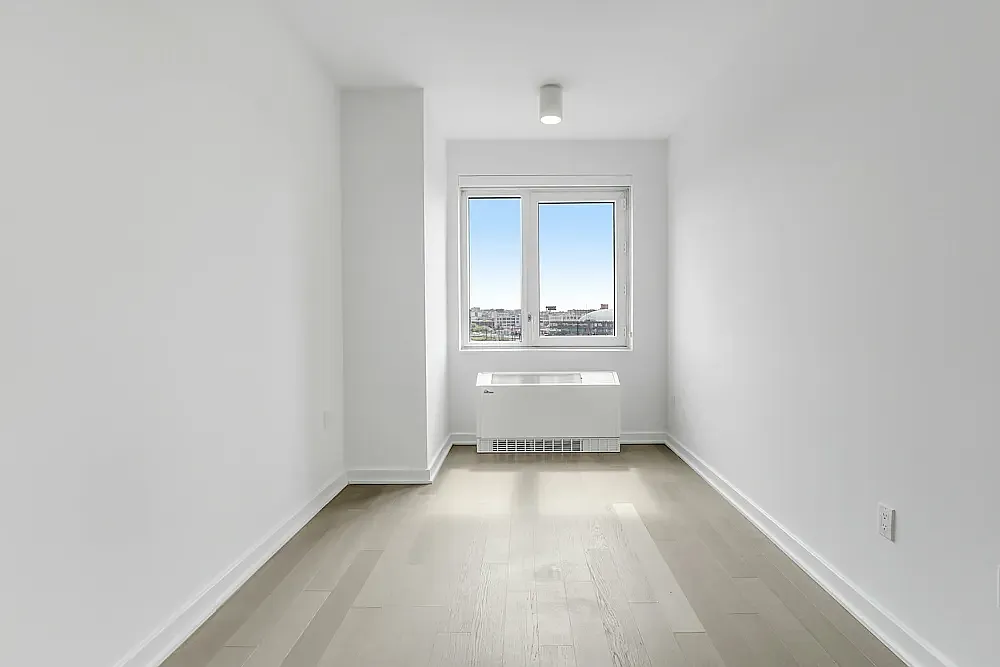 29-22 Northern Blvd — Photo 2