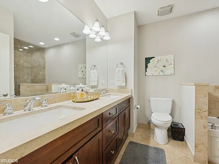 2243 W Irving Park Rd #2W — Photo 10