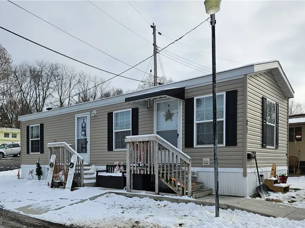 81 Hyland Dr, Akron, OH 44312