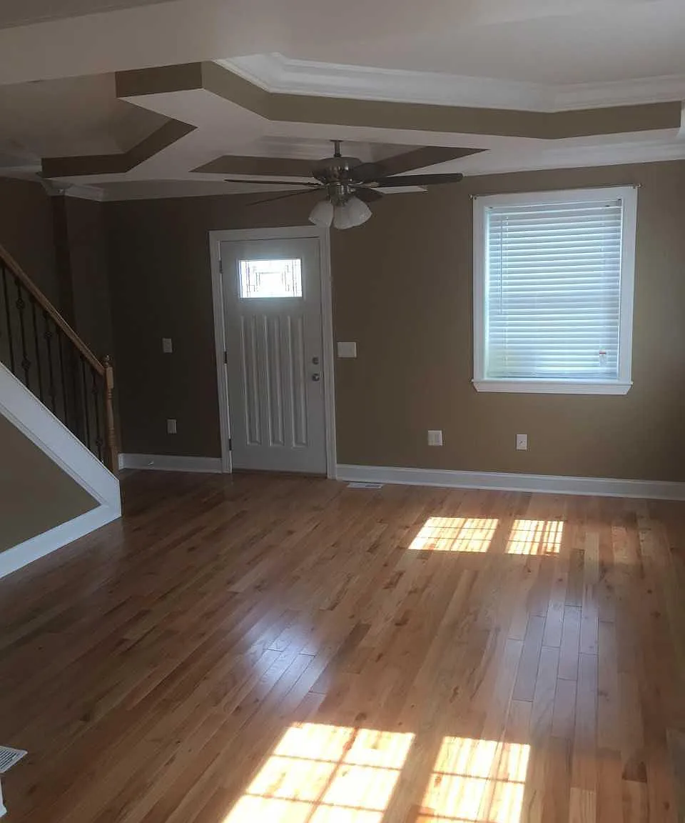 3 bed, 1200 sqft, $2,400 — Photo 1