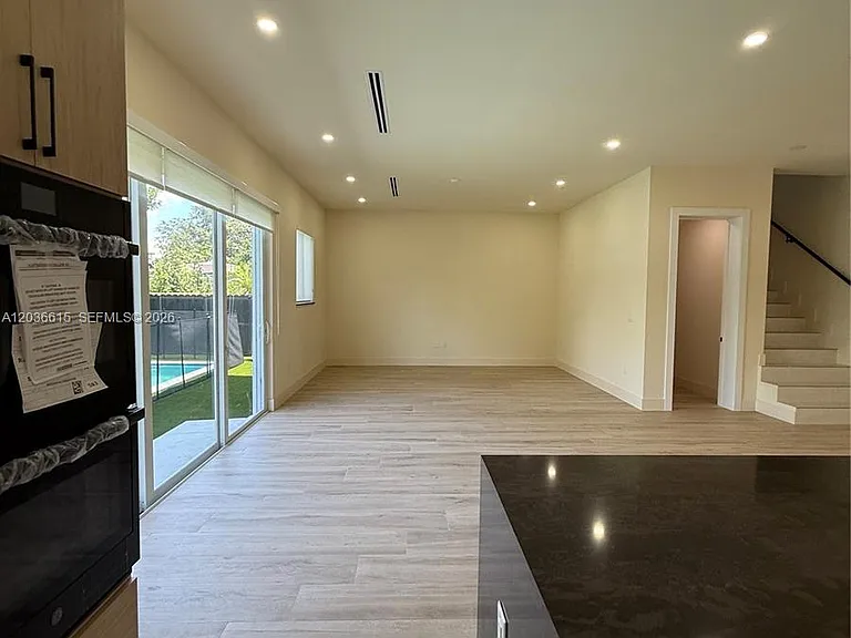 3326 Elizabeth St — Photo 20
