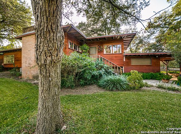 3rd image of 9339 Oak Ledge Dr