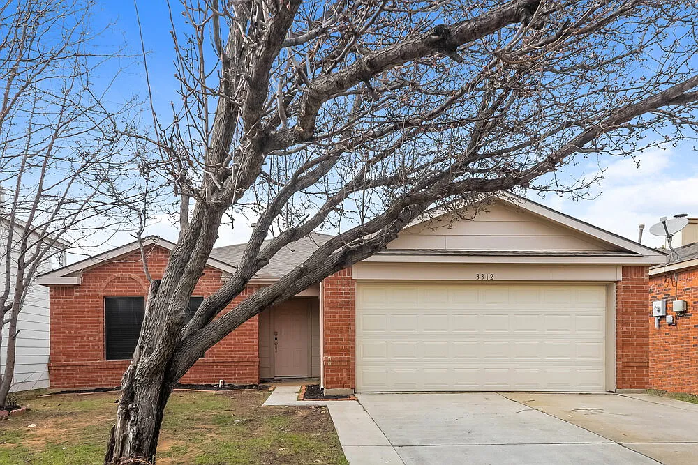 3 bed, 2.0 bath, 1515 sqft, $2,880 — Photo 1