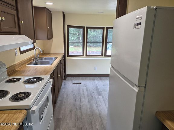 4th image of 1151 VILLAGE GREEN Drive