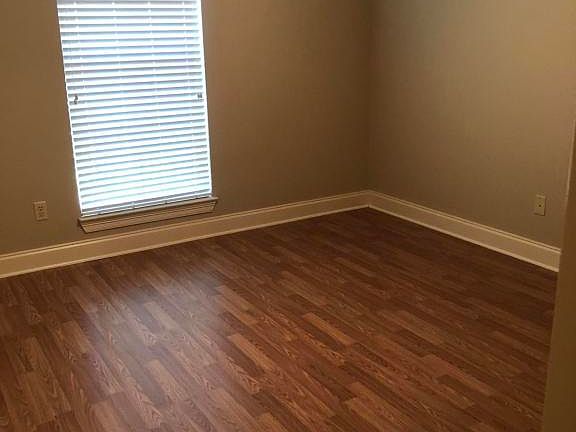 5th image of 104 Bartlett Dr