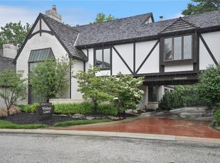 2 Windsor Ct, Rocky River, OH 44116