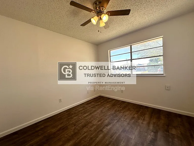4506 Itasca St — Photo 8
