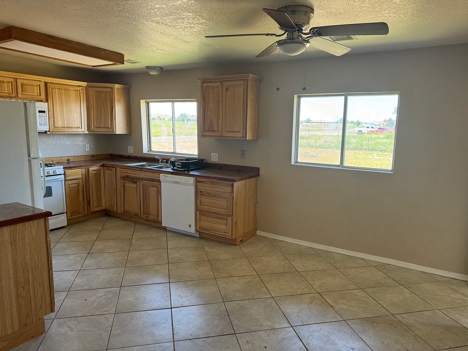 4 bed, 1873 sqft, $1,800 — Photo 4