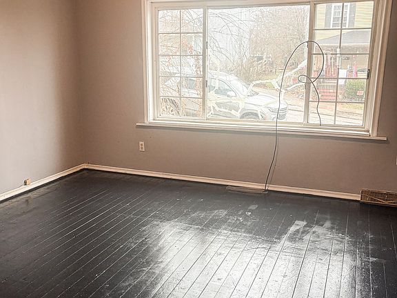 4th image of 711 E Long Ave