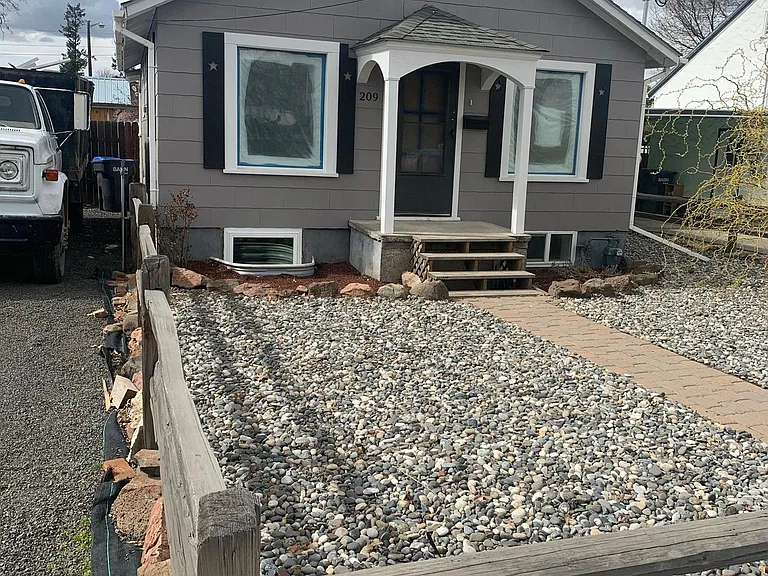 209 N Blue St — Photo 11