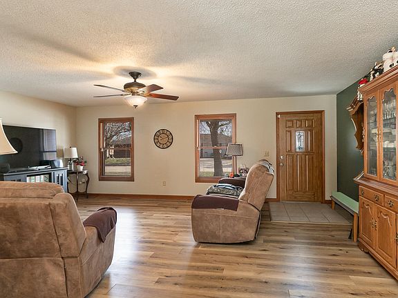 5th image of 440 N Barker Avenue