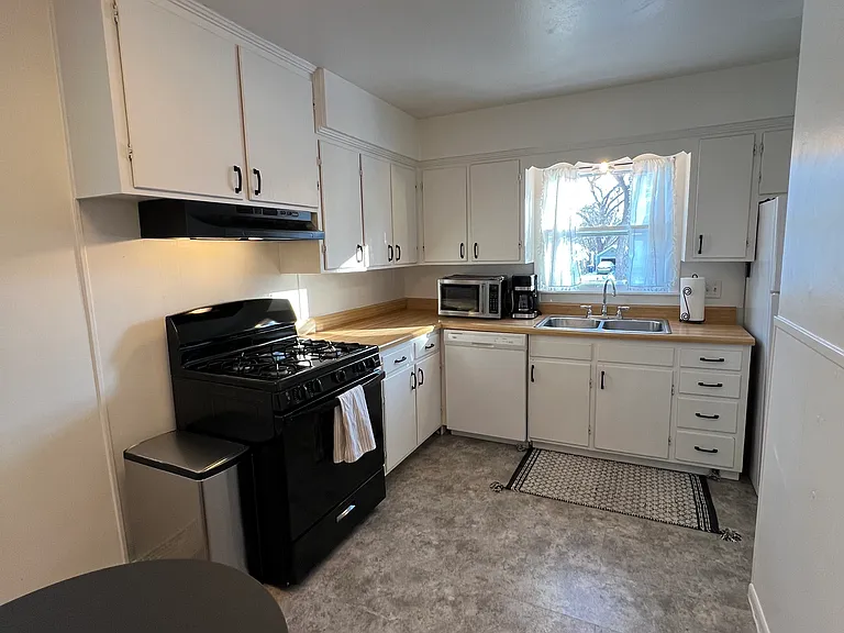 310 E 79th Ter — Photo 14