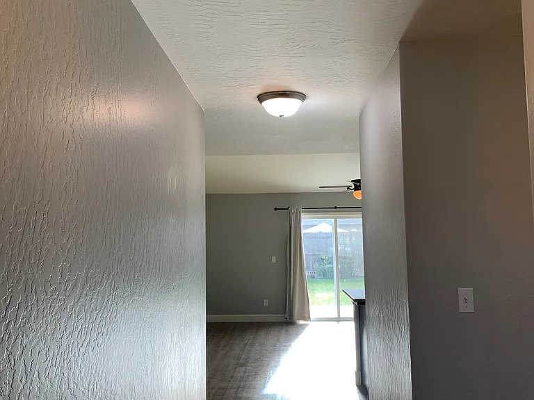 2423 W Corvina Ave — Photo 36