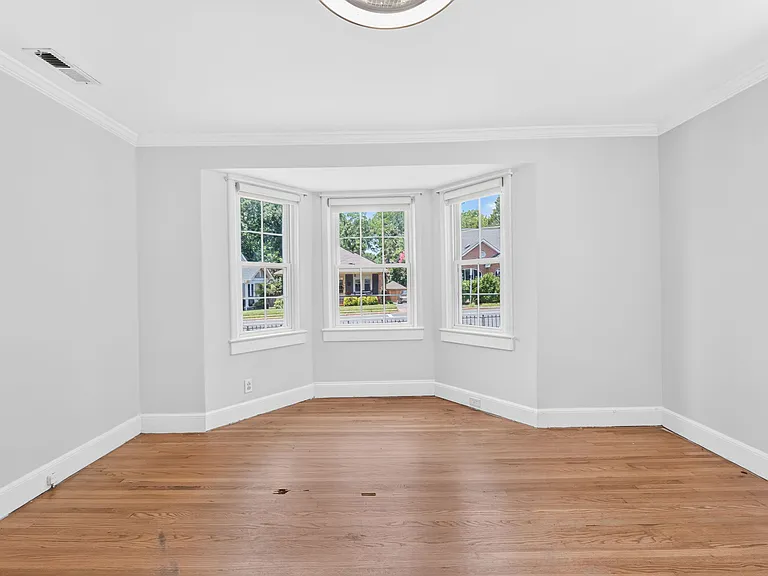 2113 Scott Ave — Photo 8