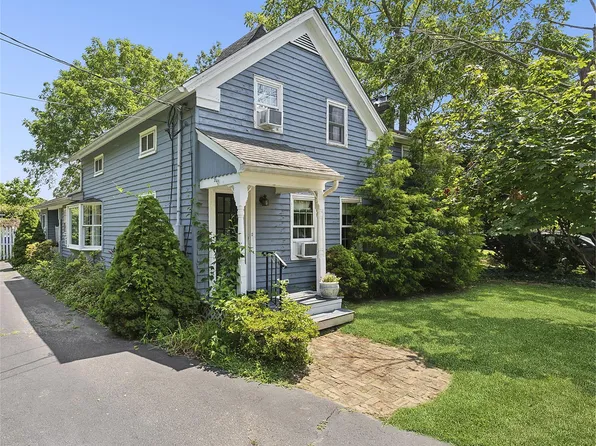 21 HAWKINS Avenue, Center Moriches, NY 11934