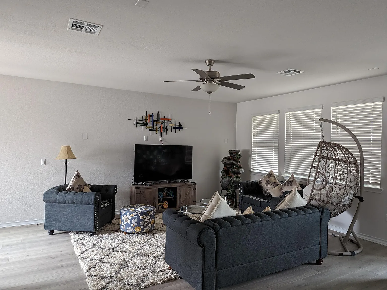 4 bed, 2.5 bath, 2217 sqft, $2,650 — Photo 2