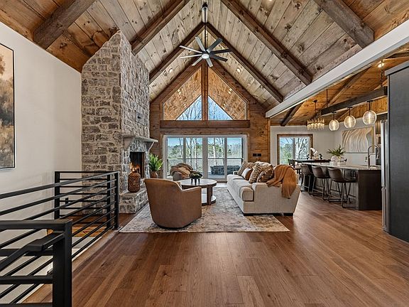 5th image of 698 Oak Ridge Way