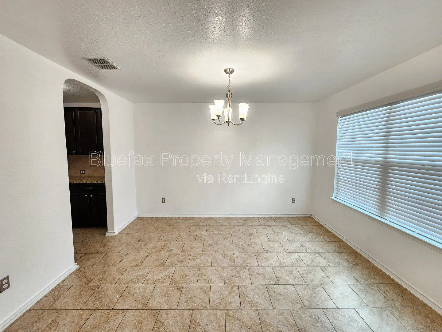 5 bed, 2.5 bath, 2544 sqft, $1,950 — Photo 3