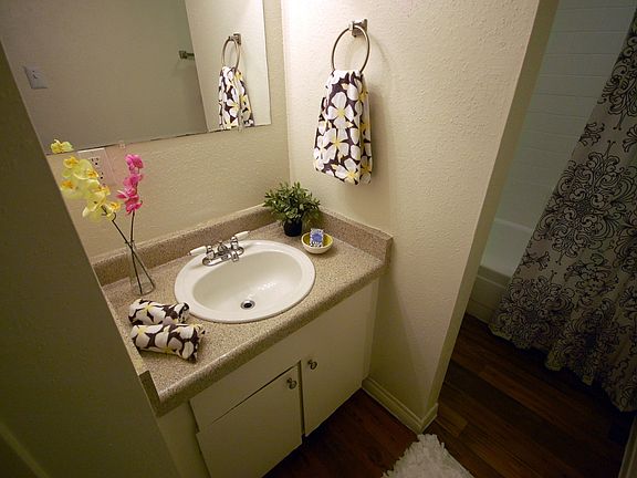 3rd image of 2520 Elmont Dr APT 104