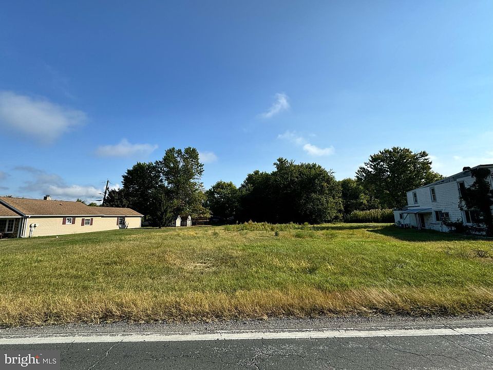 2nd image of 8102 N Point Rd