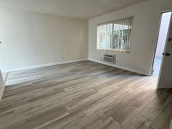 2nd image of 4133 La Crescenta Ave APT 2