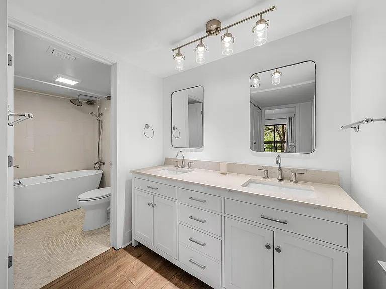 11863 Wimbledon Cir #504 — Photo 20