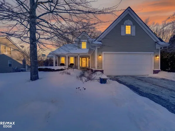 90 Ridge Field Ct, Oxford, MI 48371