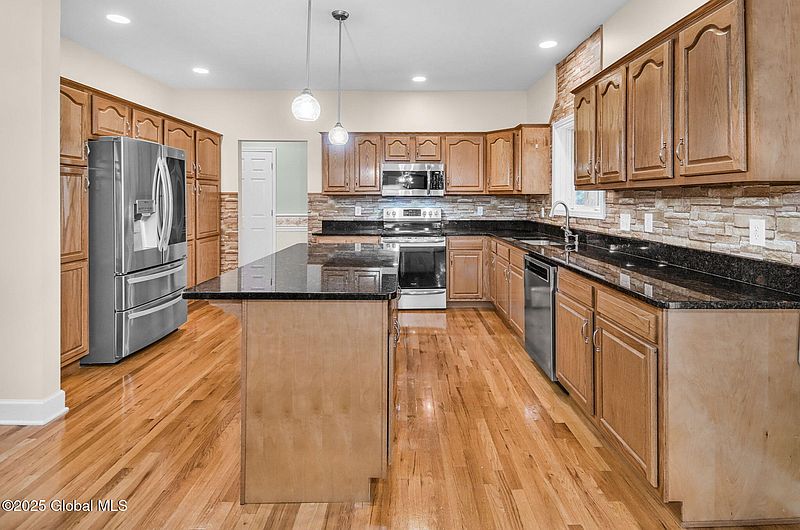4th image of 23 Jarose Place