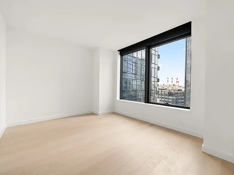 3 Court Sq #1006 — Photo 2