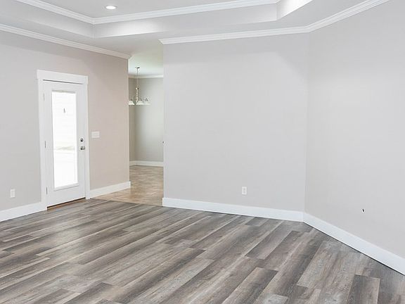 4th image of 62 Granite Ct