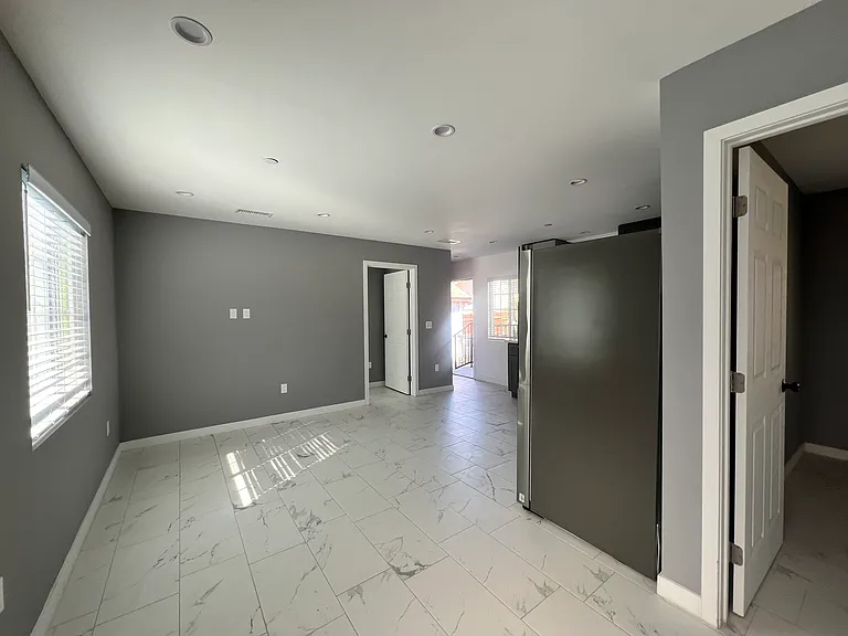 5310 Navarro St — Photo 6